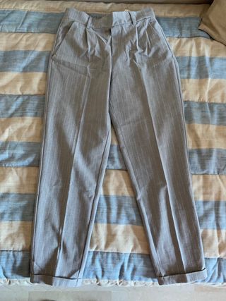 Pantalón rayas gris, Stradivarius, talla M