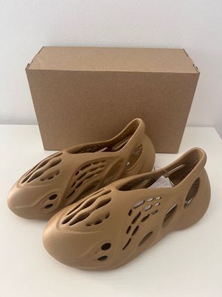 Adidas Yeezy Foam RNNR Clay Taupe