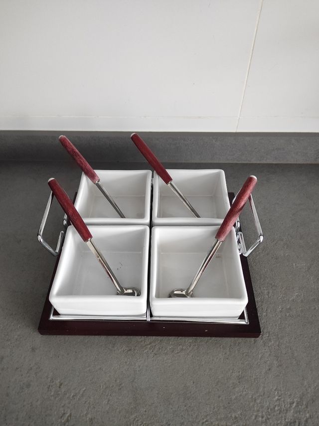 Juego de salsera, canapés, 4 cuencos