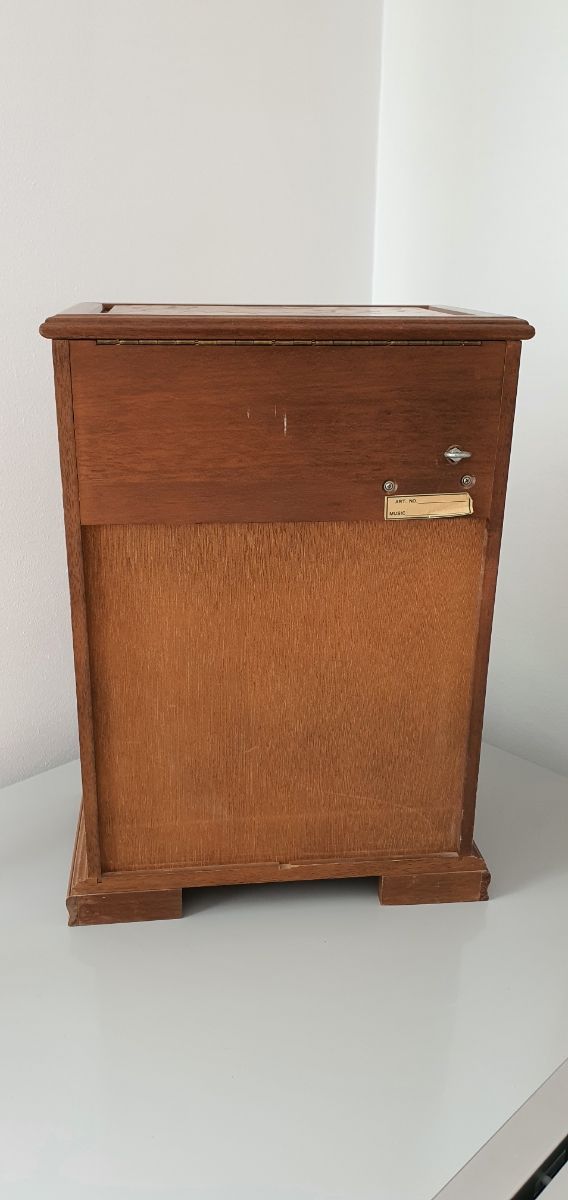 Joyero de madera con música antiguo