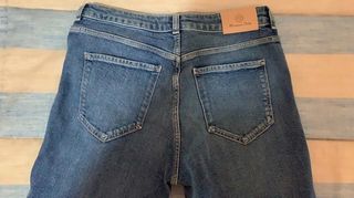 Pantalón vaquero azul, Massimo Dutti, talla 38.