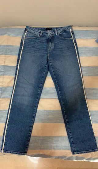 Pantalón vaquero azul, Massimo Dutti, talla 38.