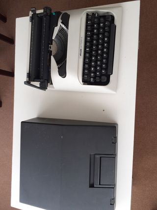 Maquina de escribir olivetti litera 10