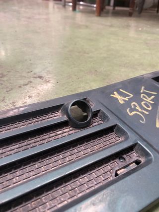 REJILLA CAPOT JEEP CHEROKEE XJ/XJ SPORT