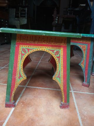 3 banquetas estilo oriental antiguas