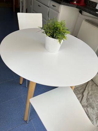 Conjunto mesa y sillas