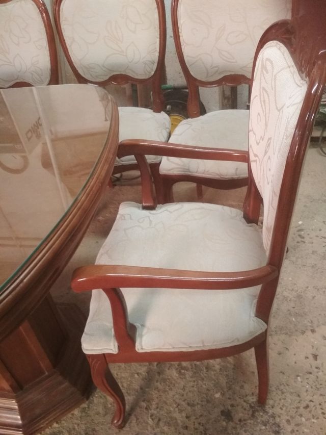 conjunto de mesa estensible y sillas clasicas