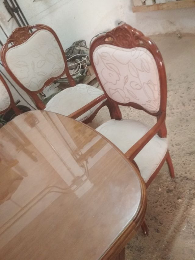 conjunto de mesa estensible y sillas clasicas