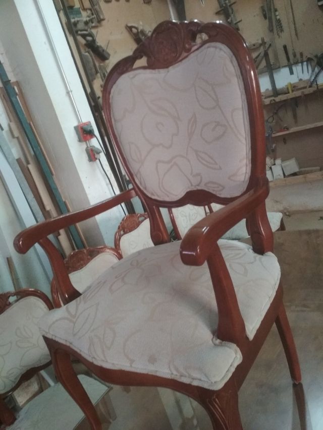 conjunto de mesa estensible y sillas clasicas