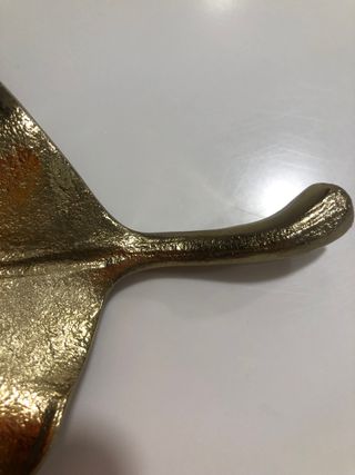 Hoja Zara Home decorativa dorada elegante