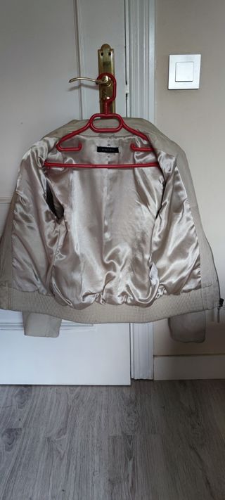 Cazadora de piel beige