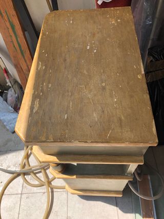 Coppia di comodini crema e verdi acqua