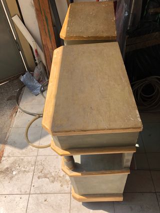 Coppia di comodini crema e verdi acqua