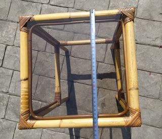 Mesa auxiliar de bambú 