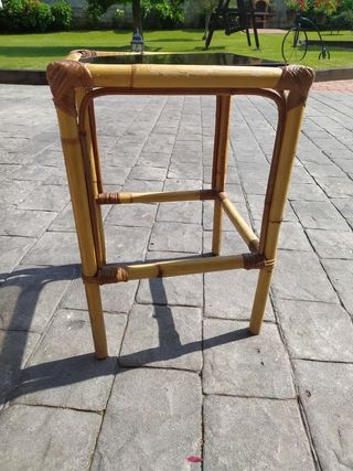 Mesa auxiliar de bambú 