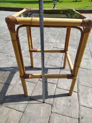 Mesa auxiliar de bambú 