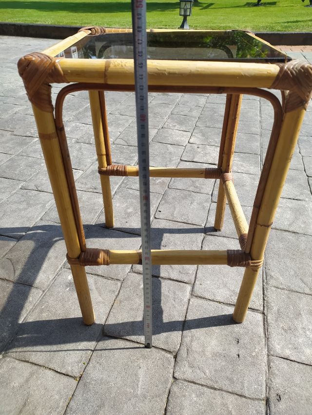 Mesa auxiliar de bambú