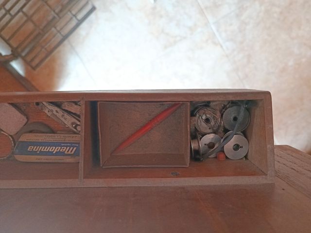 Maquina de coser Refrey modelo transforma y mueble