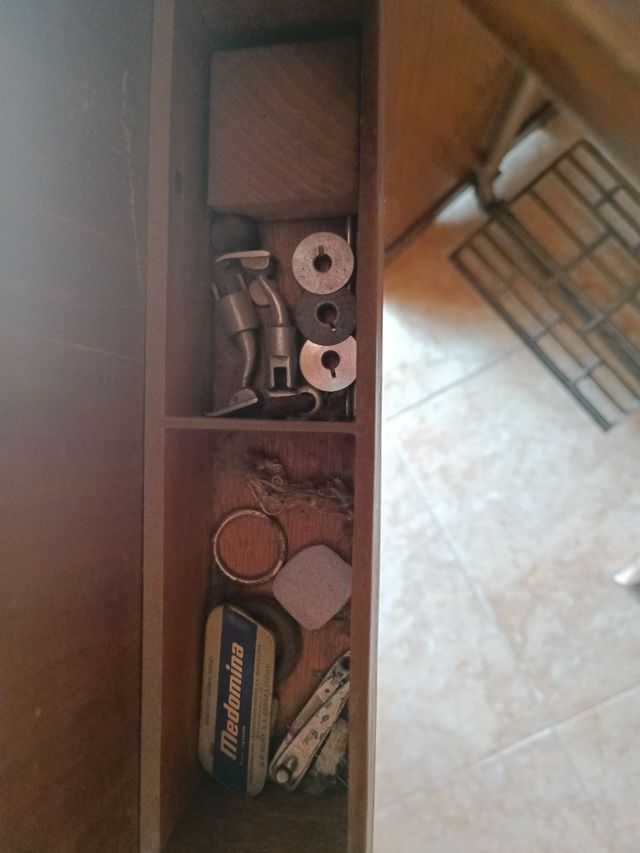 Maquina de coser Refrey modelo transforma y mueble