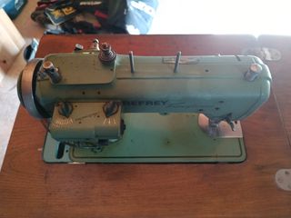 Maquina de coser Refrey modelo transforma y mueble