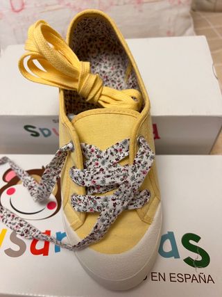 ZAPATILLAS PUNTA GOMA CORDONES t.36+1 de REGALO