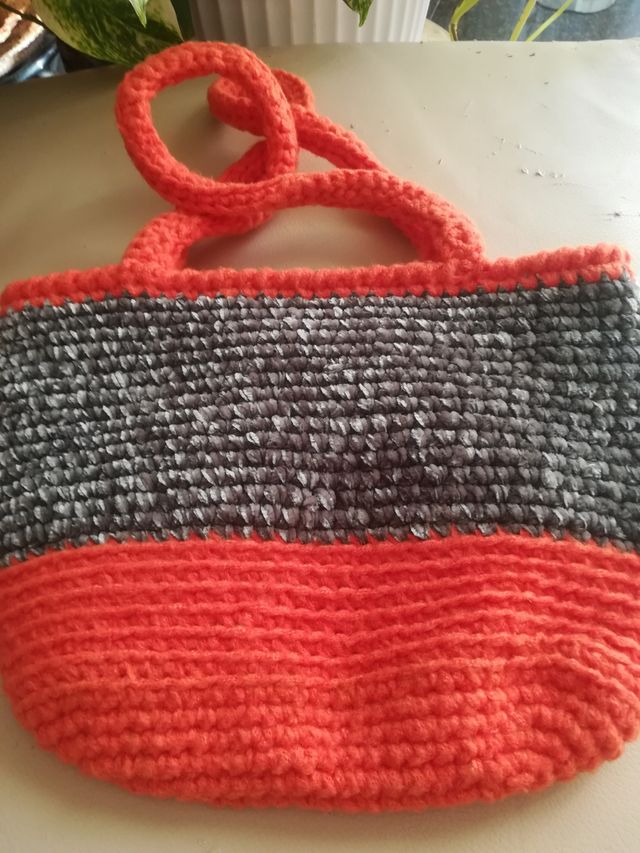 borsetta lavorata ad uncinetto