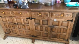 Vendo aparador antiguo de madera maciza