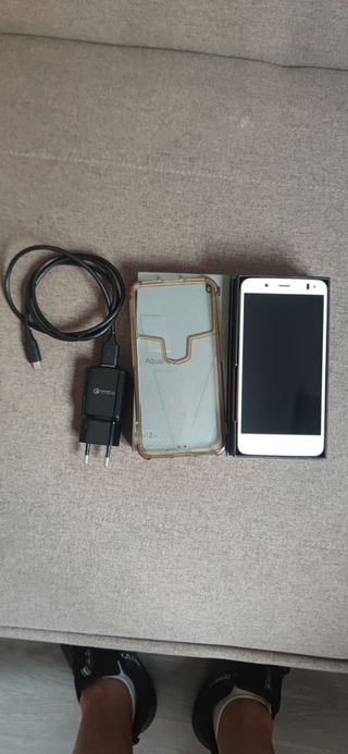 Teléfono móvil BQ Aquaris v