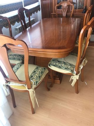 mesa de salon y sillas