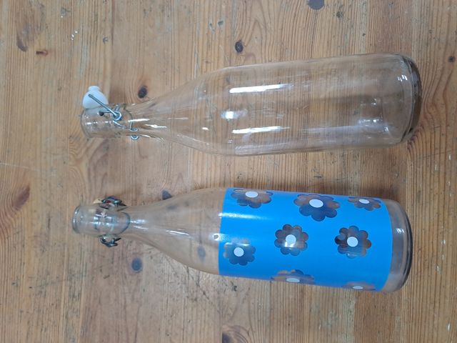 bottiglie con chiusura a flangia per acqua, latte, ecc.