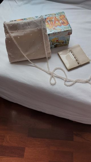 Bolso fiesta + cartera con espejo de regalo.