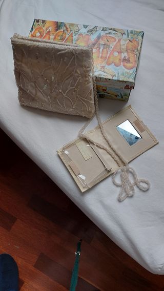 Bolso fiesta + cartera con espejo de regalo.