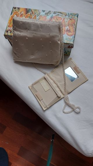 Bolso fiesta + cartera con espejo de regalo.