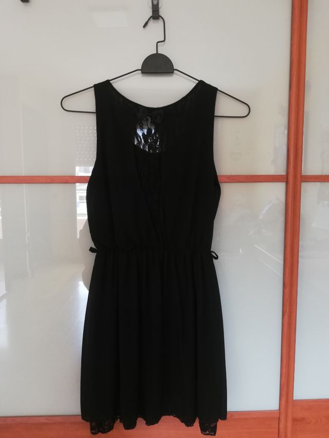 VESTIDO CORTO NEGRO CON ENCAJE