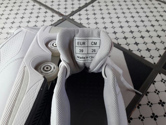 zapatillas de skate con ruedines