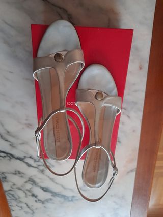 Sandalias de mujer. Número 39. Martini Osvaldo.