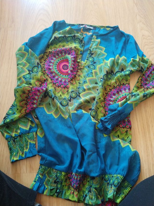 Blusa semitransparente