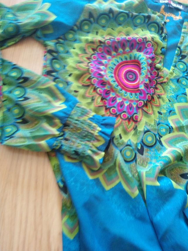 Blusa semitransparente