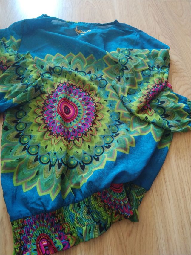 Blusa semitransparente