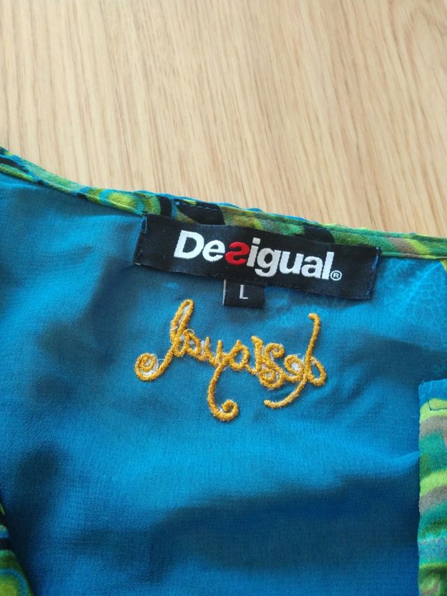 Blusa semitransparente