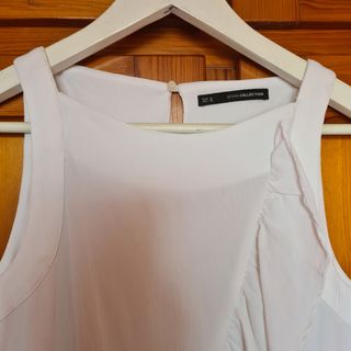 Blusa sin mangas con volante