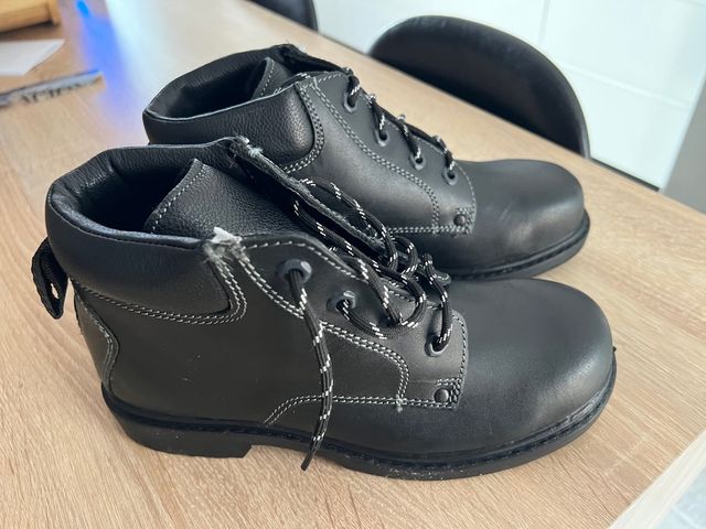 Botas de seguridad.  Número 40