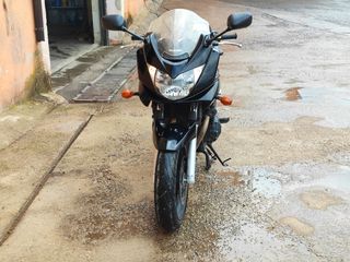 Suzuki bandit 650 semicarenada