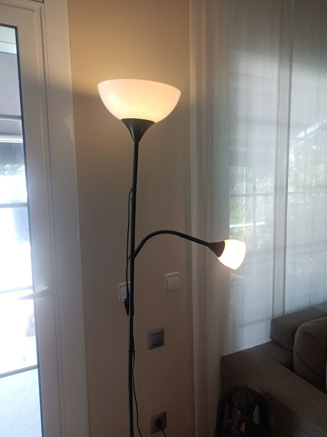 lampara pie Ikea 2 luces