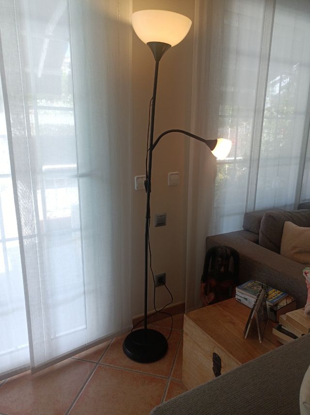 lampara pie Ikea 2 luces