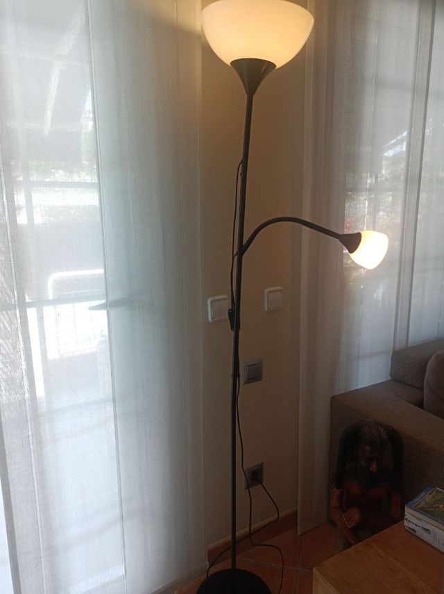 lampara pie Ikea 2 luces