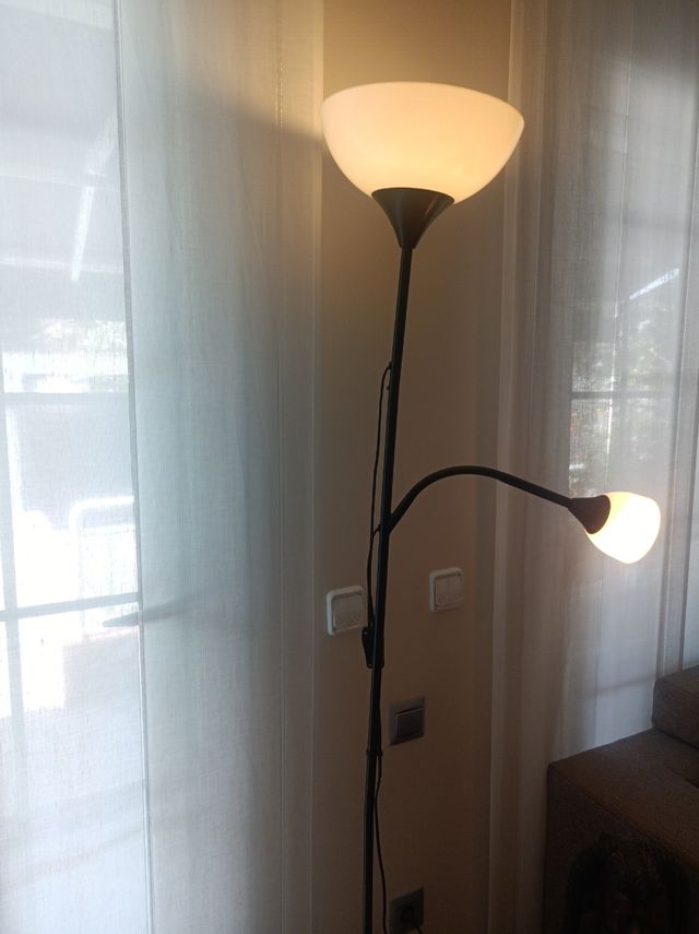 lampara pie Ikea 2 luces