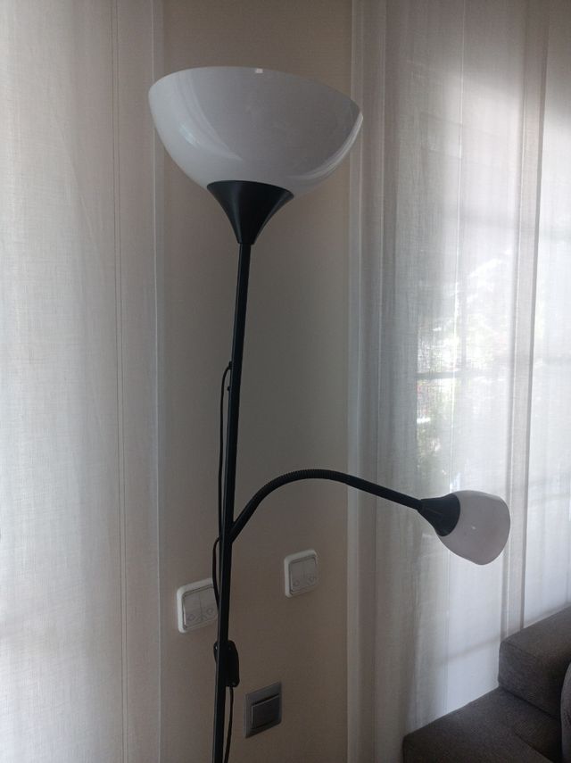 lampara pie Ikea 2 luces