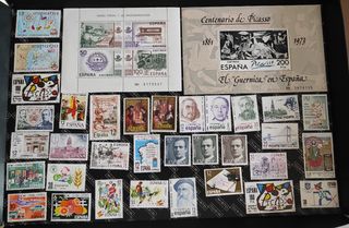 33 sellos y 2HB España. Motivos diversos. Año 1981