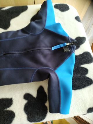 Neopreno marca decathlon para niños de 8 años